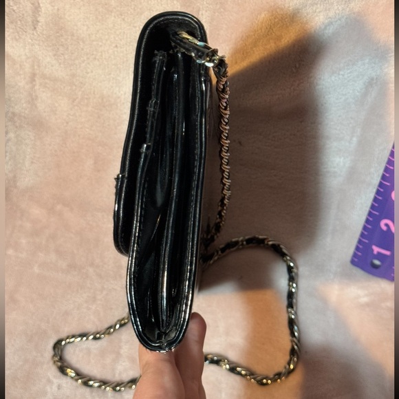 Vintage Ande’ Black Patent Leather Handbag With Gold Chain Shoulder Strap - Picture 4 of 11
